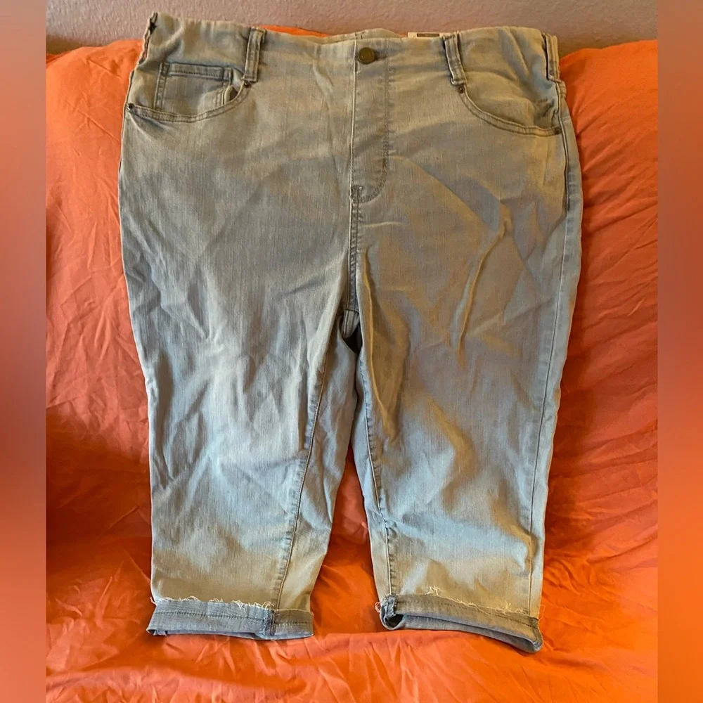 Time and Tru Light Blue Jean Capris